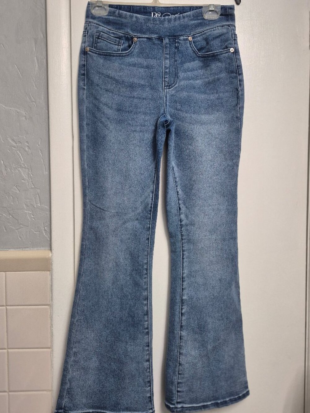 Women's Jeans flare, DG2. 4P. light wash,pull ons.